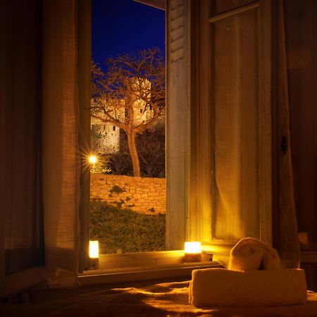 Le Pied A Terre De La Cite - Parking Au Pied De La Cite Apartment Carcassone Room photo