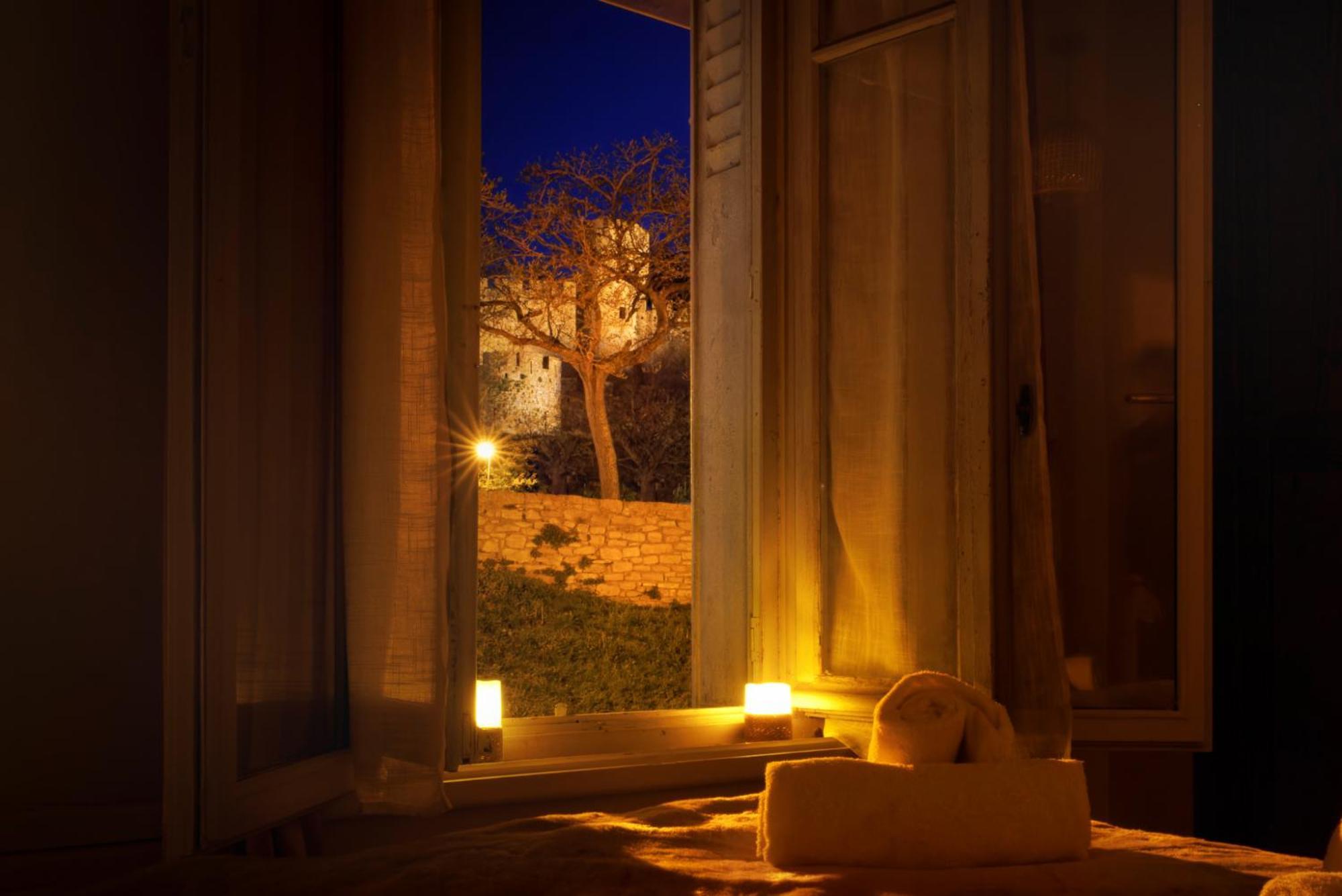 Le Pied A Terre De La Cite - Parking Au Pied De La Cite Apartment Carcassone Room photo